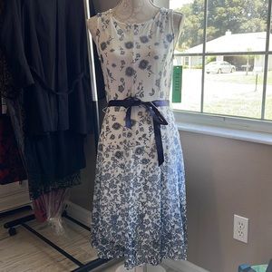 • NWT Hanni floral dress with ribbon belt, PM •